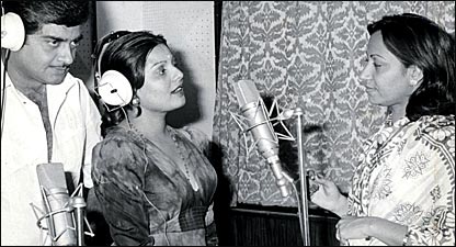 उषा खन्ना, सुलक्षणा पंडित और शत्रुघ्न सिन्हा के साथ