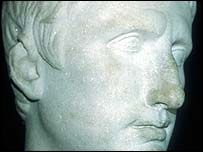Estátua romana
