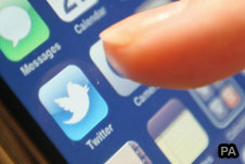 A person using the Twitter 'app' on an iphone