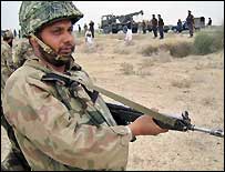 ٹانک میں فوج: فائل فوٹو