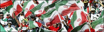 جوانان و پرچمهای ایران