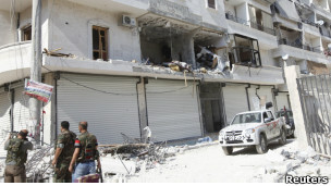 منابع مخالفان از حمله هوایی ارتش به شهر حلب خبر داده‌اند اما دولت چنین ادعایی را رد می‌کند