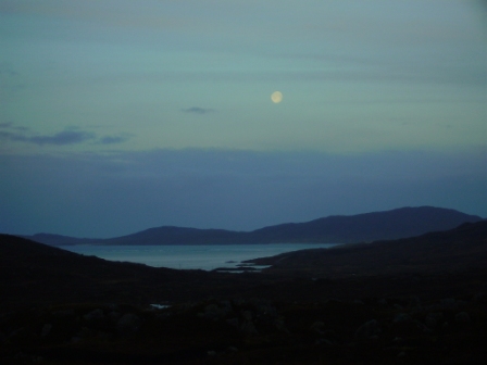 moon setting over luskentyre and seilibost