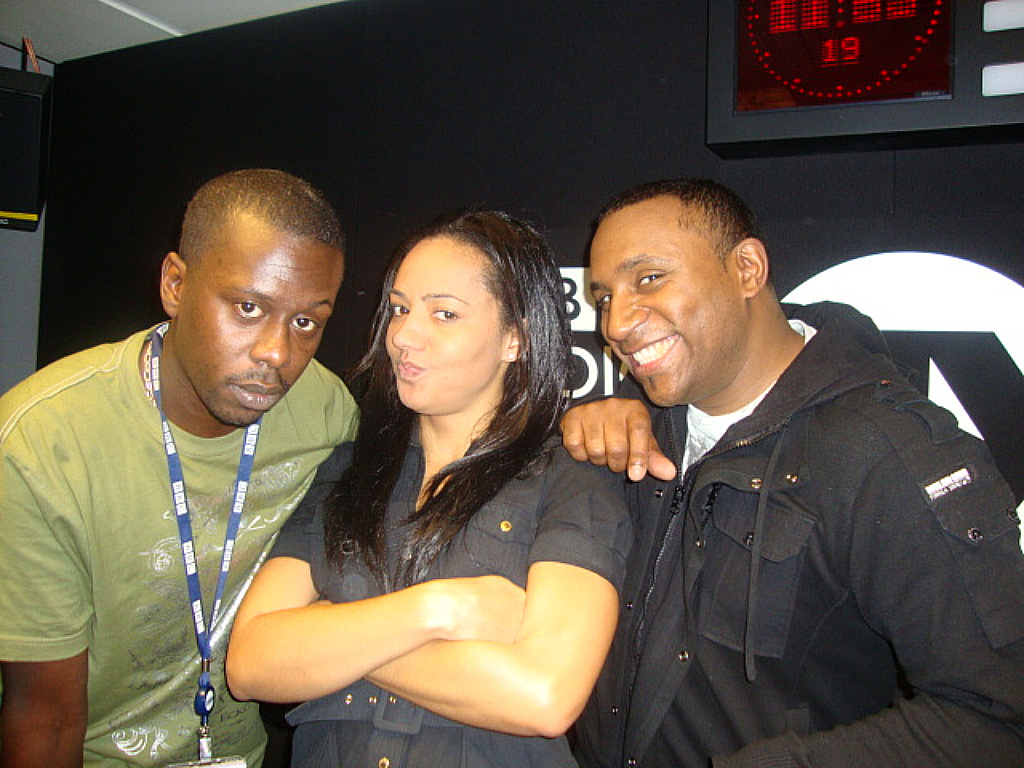 Mike challenges Princess Nyah on the Wii Sports 