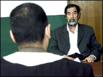 Saddam Hüseyin sorgulanırken