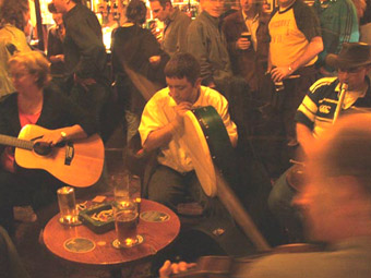 Sesiwn Werin gyda Dan Morris, Marc Weinzweig, Mari Lwyd a'r Bachgen Glas