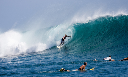 Em ... It seems Limavady man Pete Craig, now based Bundo, has been surfing some ... What an amzing G-Land barrell from a local guy just returned from Indo. It takes amazing guts to pull into something this size. Heart stopping stuff. Pete, June 06