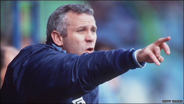 Peter Reid in action for Manchester City