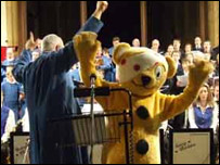 Pudsey helps out at the 2006 carol concert