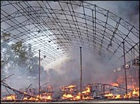  میرٹھ میں ایک تجارتی میلے میں آگ