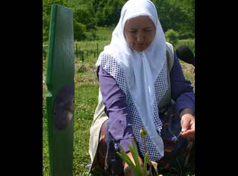 Fadila Efendic visiting the grave of her dead husband and son.