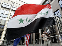 برسلز یورپی یونین کے ہیڈ کوراٹر پر عراقی پرچم 