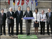 دوست بلازی در نشست خبری وزيران شرکت کننده در اجلاس پاريس