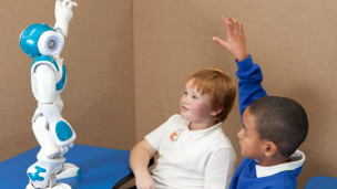 研究發現，自閉症患兒更容易和機器人相處、交流