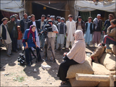 Najieh Ghlami interviews blogger Batool Mohammadi in the Bazaar in Bamiyan.