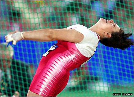 Poland's Kamila Skolimowska wins the 2000 Olympic hammer title