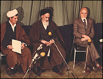 مراسم تنفيذ حکم نخست وزيری مهدی بازرگان در 16 بهمن 1357