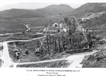 Mae Afon Ystradau yn dal i redeg, Tachwedd 28, 1959.