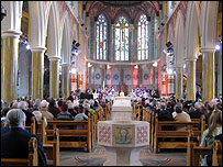 Верници во католичката црква St.Peter