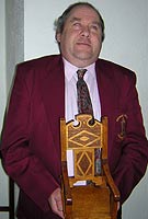 Glyn Heddwyn a chadair 2003