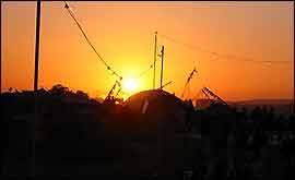 An inspiring sunset at Glastonbury 2002 (image courtesy: Andy Lepki)