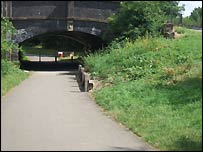 Footpath along the old Derby Canal