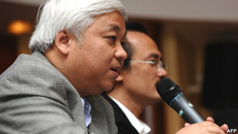 Nguyễn Đức Kiên phát biểu tại một cuộc họp về bóng đá ở Hà Nội