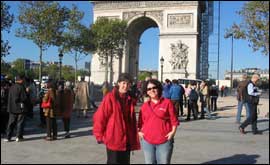 Kat and Cookie in front of the l'Arc de Triomphe 