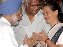 سونیا گاندھی کی سیاسی سوجھ بوجھ کی بھی تعریف کی گئی ہے