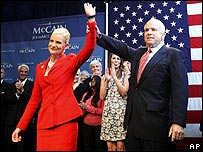 Ông John McCain và phu nhân