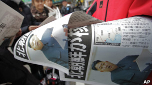 日本東京街頭報紙派發朝鮮核試驗號外（12/2/2013）