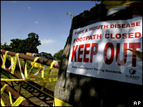 Notice warning of foot and mouth in the area