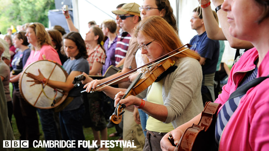 One of the text messages told fans to bring along their instruments, to create a huge interactive event.