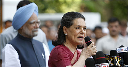 20090516121109sonia_manmohan416.jpg