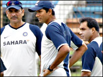 रवि शास्त्री के साथ वेंकटेश प्रसाद और रॉबिन सिंह