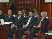 وزاری کابينه (از راست به چپ) رنگين دافر اسپنتا-خارجه، انوار الحق احدی- ماليه، سرور دانش- عدليه، اعظم دادفر- تحصيلات عالی