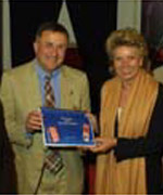 Rhodri Williams, Cadeirydd Bwrdd yr Iaith, a'r Comisiynydd Ewropeaidd, Viviane Reding.