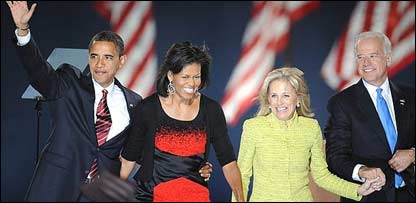 Barack Obama ve Joe Biden eşleri ile birlikte