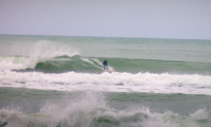 More surfage from a cold wintry Oregon. Pic Mekenas 1/07