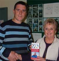 Noson cyhoeddi'r llyfr