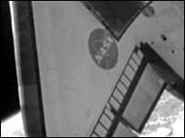 بال شاتل در عکسی که بازوی خودکار گرفته است