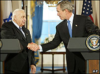 O primeiro-ministro de Israel, Ariel Sharon, e o presidente dos Estados Unidos, George W. Bush