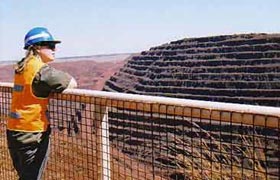 Gabrielle Walker visits the world's largest iron mine in Australia