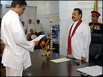 Champika Ranawaka (L) taking oaths before President Rajapaksa