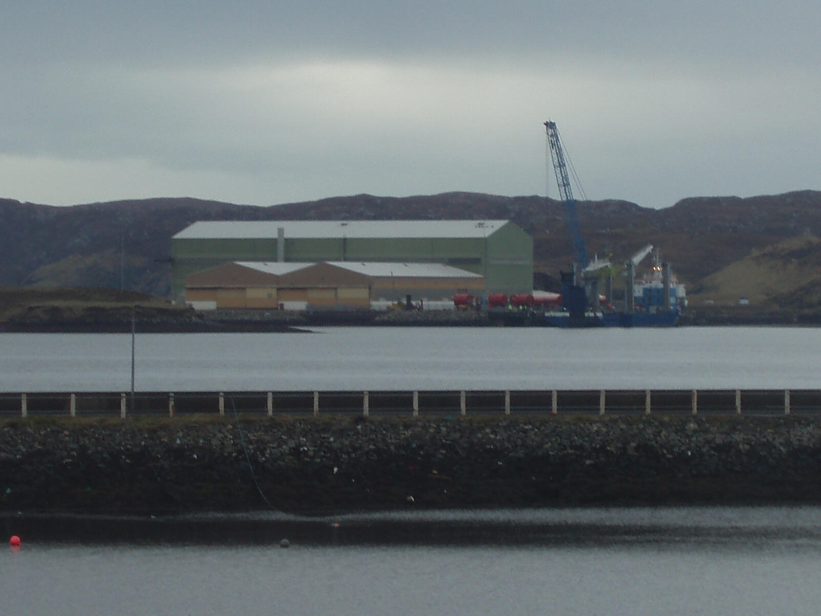 The red things on the quayside next to the ship is the wave generator. 