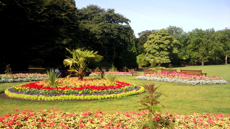 Gàrraidhean Botanic Ghlaschu fo bhlàth