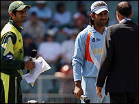 शोएब मलिक और धोनी