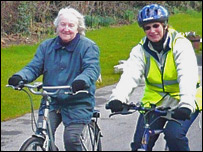 Members of Harrogate Wheel Easy cycling club