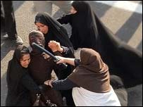 برخورد با زنان - عکس آرشیوی