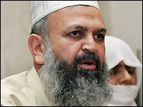 خالد خواجہ پر پریس کانفرنس سے خطاب کرتے ہوئے